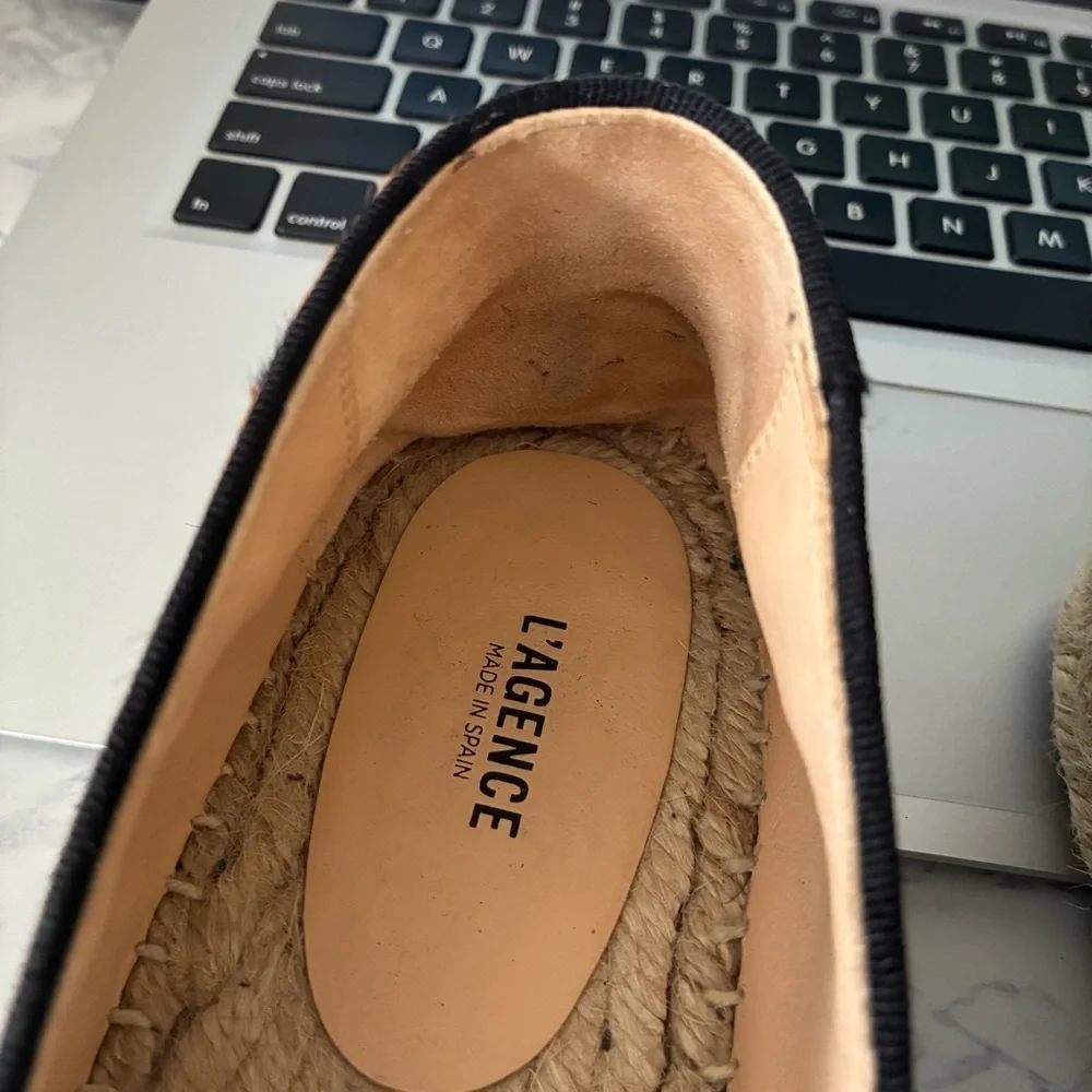 LAGENCE sold out